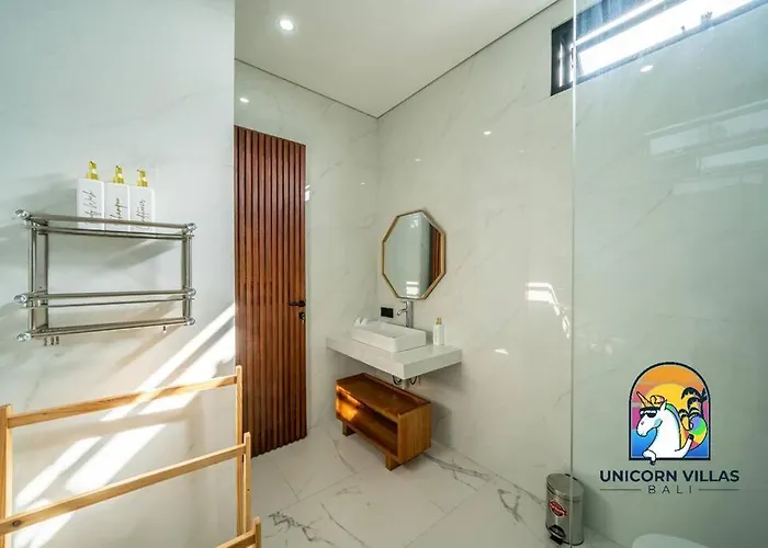 Soho 1 - By Unicorn Bali * 塞米亚克